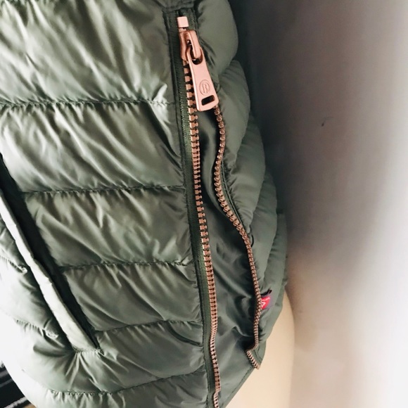 Bernardo Packable Hooded Puffer Jacket - Picture 6 of 8